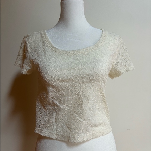 SALE 3️⃣ for $8! 🛍️ XS White/Cream Allover Lace Cropped Tee Express - Picture 1 of 4